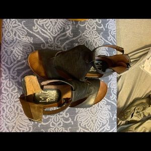 Miz Moo New York ankle strap